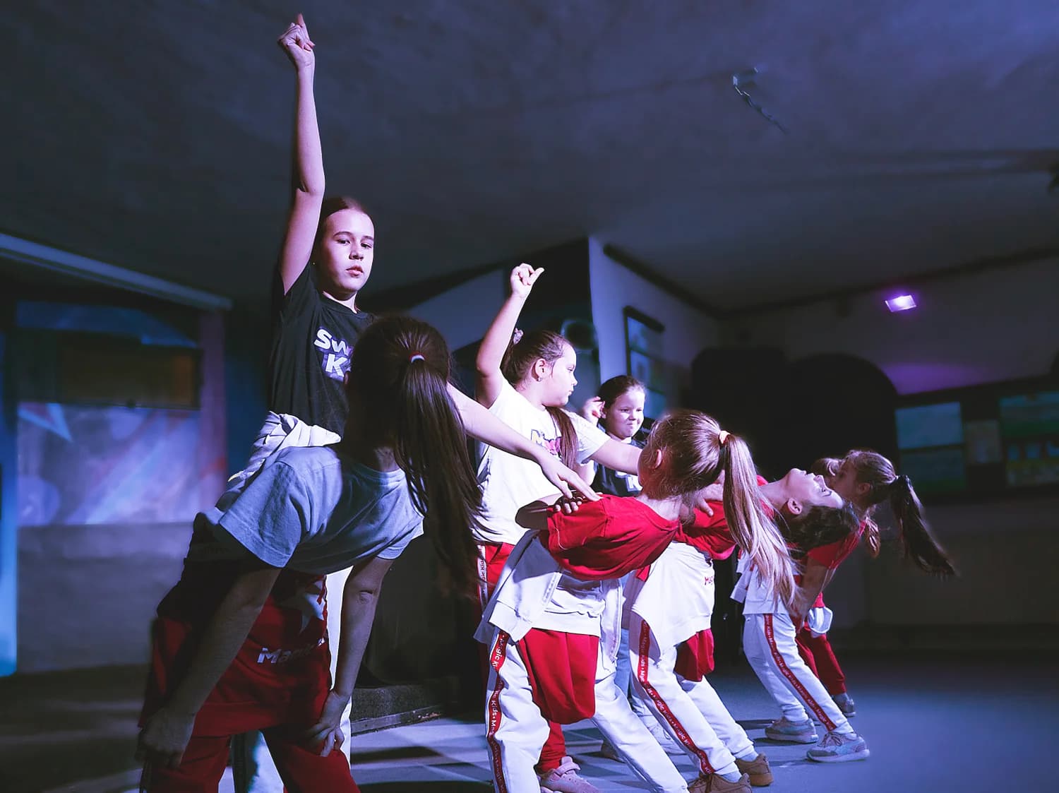 LA LUNA DANCE PERFORMANCE / 6TH BIRTHDAY OF GNEZDO